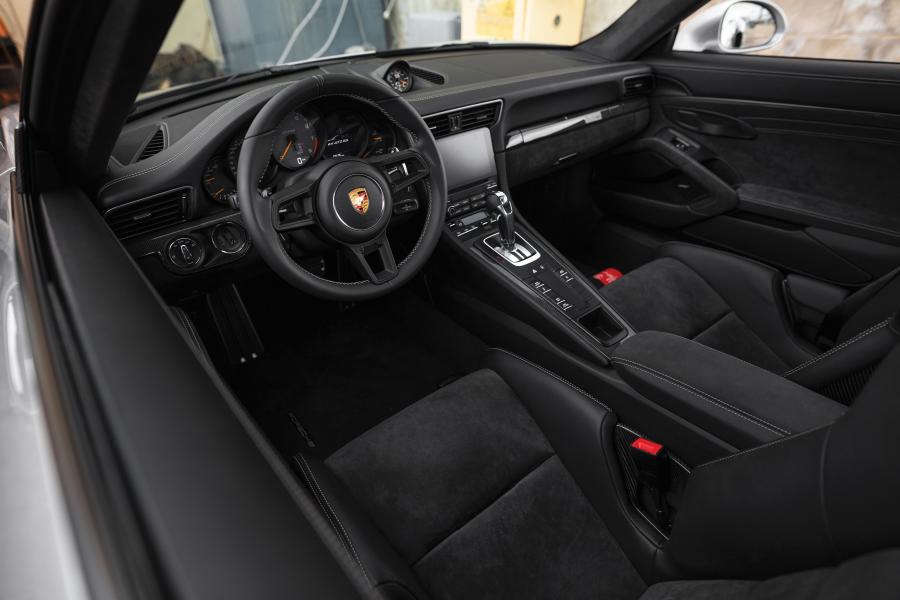Торпедо Porsche 911 GT2 RS (991) 2017 года  (NA) (фото 21 из 42)